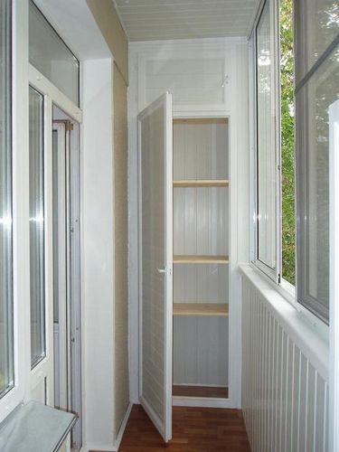 Шкаф на балкон или лоджию: материал и место