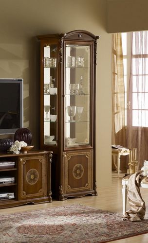 Шкаф-витрина (64 фото): угловые модели со стеклом и подсветкой в гостиной, модные узкие модели со стеклянными дверками