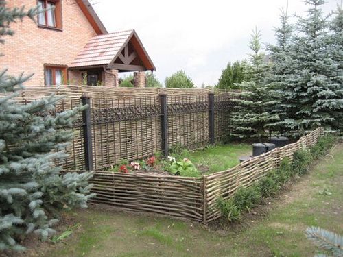 Забор своими руками из кирпича, досок, плетеный или металлический. Фото, видео 